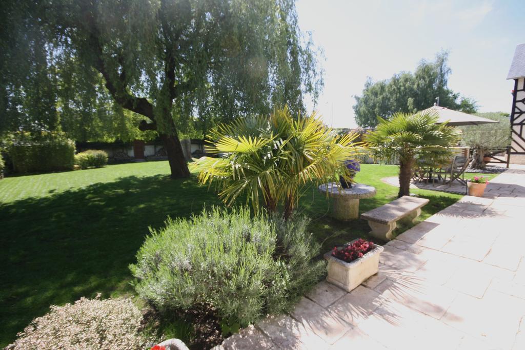 Manoir De La Croix-Sonnet Panzió Trouville-sur-Mer Kültér fotó