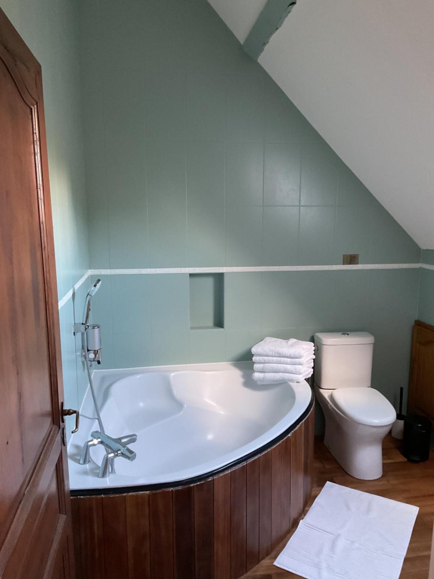 Manoir De La Croix-Sonnet Panzió Trouville-sur-Mer Kültér fotó