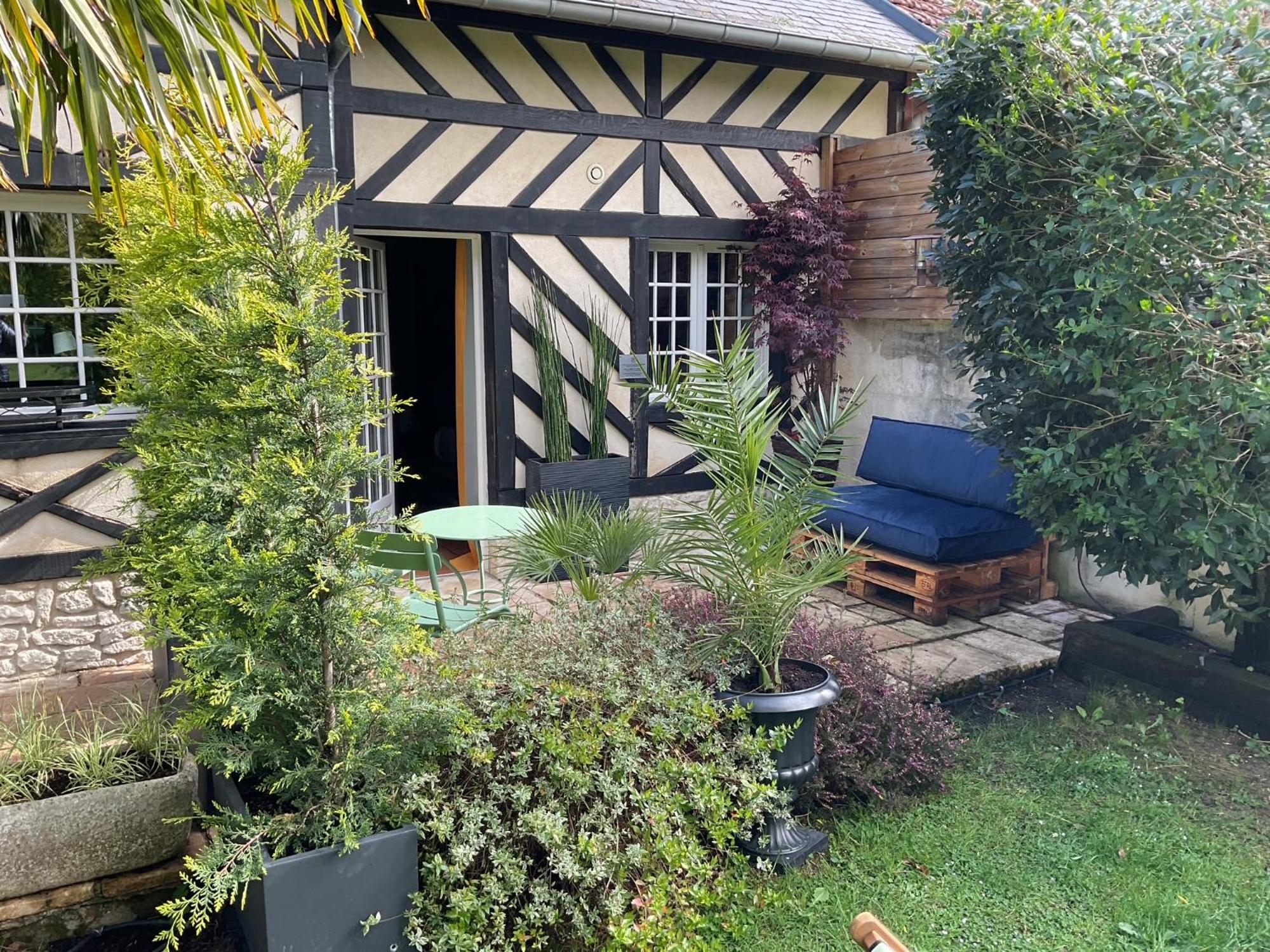 Manoir De La Croix-Sonnet Panzió Trouville-sur-Mer Kültér fotó